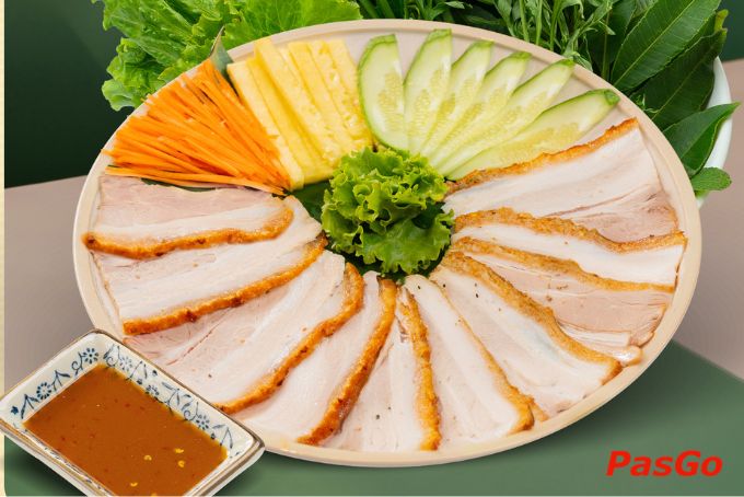 Quán ăn đường Nguyễn Thị Thập với không gian mộc mạc và món Việt chuẩn vị đồng quê