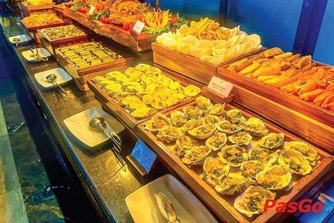 Quầy line đa dạng tại nhà hàng buffet hải sản Flamingo Đại Lải