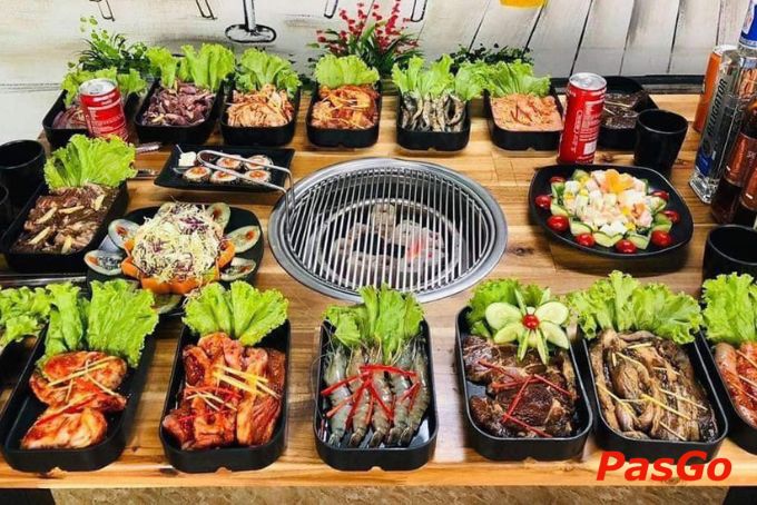 Thực đơn đa dạng từ các món thịt đến các món hải sản