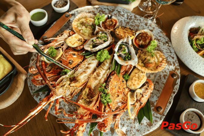 Nhà hàng 5 sao Phú Quốc đa dạng món ăn món ăn Á - Âu