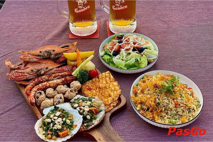 Một trong các nhà hàng nổi tiếng ở Phú Quốc chuyên về bia và ẩm thực Việt