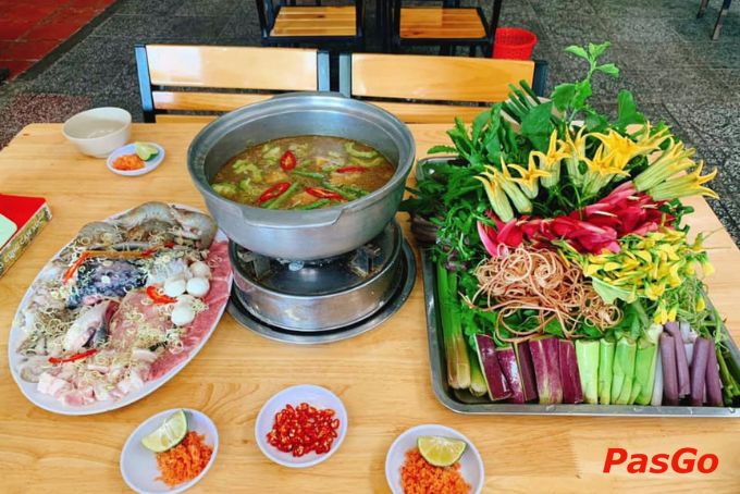 Quán hải sản Rạch Giá với nước lẩu thơm ngon chuẩn vị miền Tây