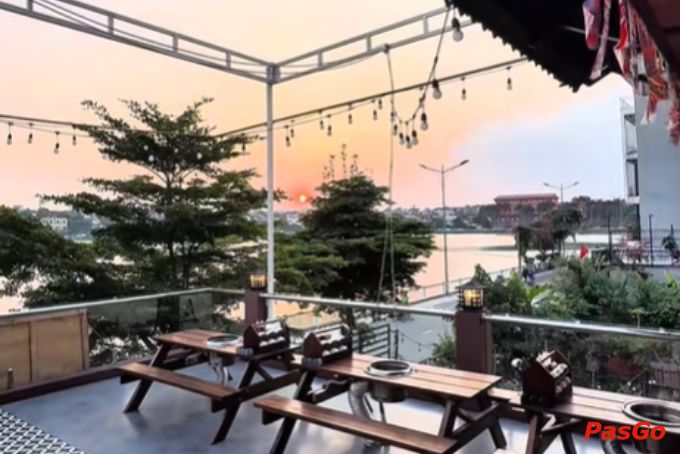 Vừa nhâm nhi nồi lẩu vừa ngắm hoàng hôn cực chill