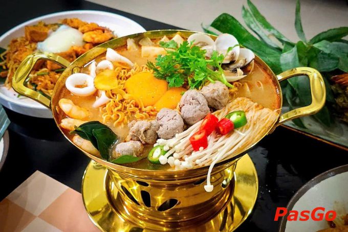 Đồ ăn Thái hấp dẫn tại SHT Thaifoods Điện Biên