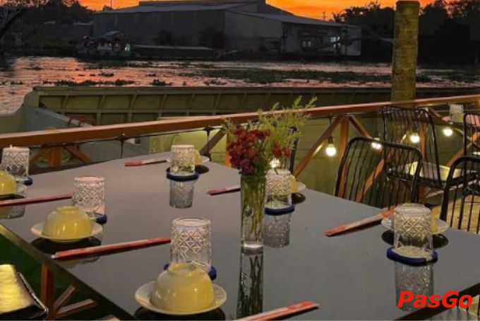 View sông lãng mạn tại SaGiang Riverside -  quán ăn sân vườn Sa Đéc