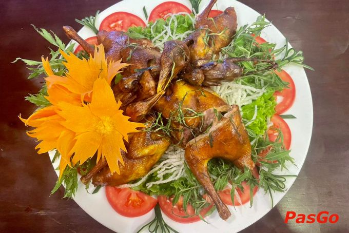 Mẹt chim quay nổi tiếng tại Chim To Dần – quán lẩu ở Phạm Văn Đồng đậm vị đồng quê