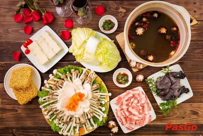 Nồi lẩu nấm chay thanh mát tại Lẩu Nấm Gia Khánh 