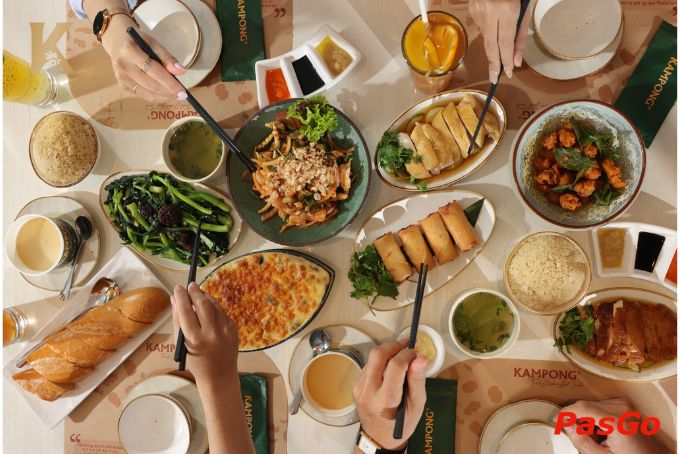 Bữa ăn gia đình hấp dẫn tại Kampong Chicken House – quán ăn Ngoại Giao Đoàn