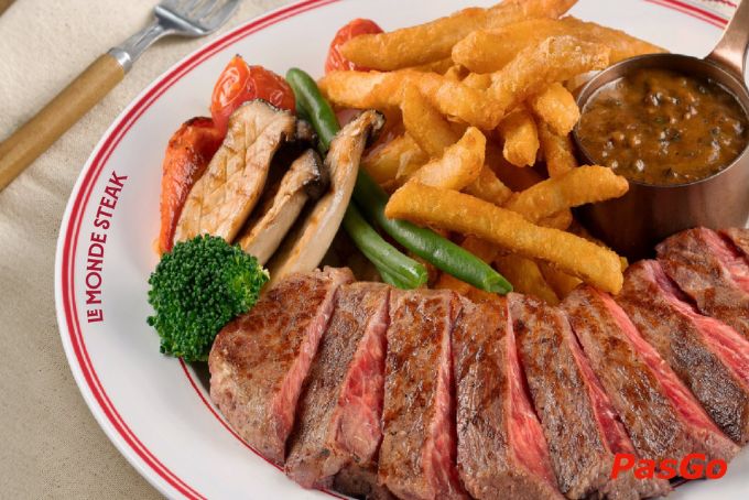 Món ăn hấp dẫn tại Le Monde Steak Hoàng Cầu
