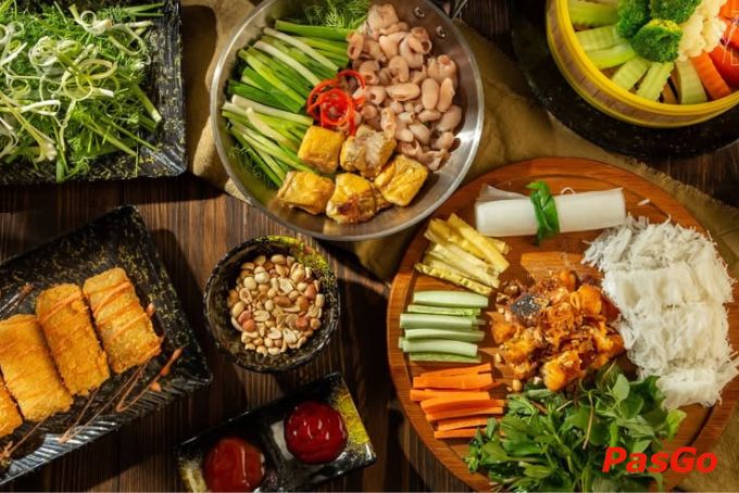 Thưởng thức món ăn Việt Nam tại Thảo Viên Botanic Garden