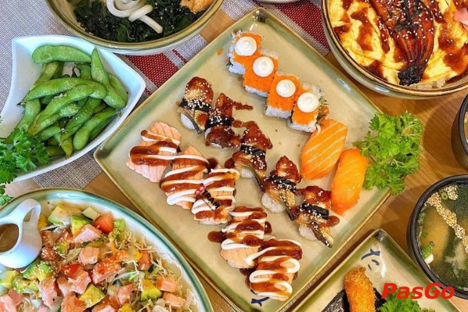 Đồ ăn Nhật hấp dẫn tại Trạm Sushi Trần Quang Diệu