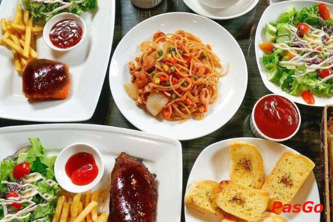 Bar Hedonist – quán ăn tối ngon ở Hồ Tây với view hồ cực chill buổi tối