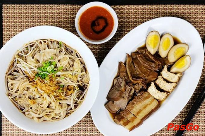 Thưởng thức ẩm thực Singapore tại Tivoli