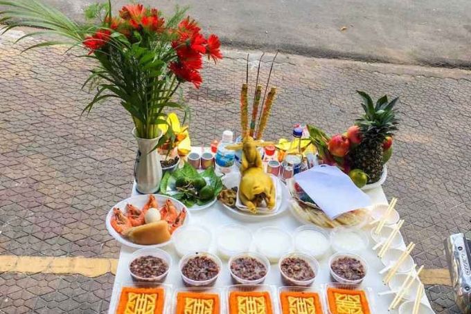 Cách Bày Mâm Cúng Tất Niên Miền Trung - Hướng Dẫn Chi Tiết và Đầy Đủ