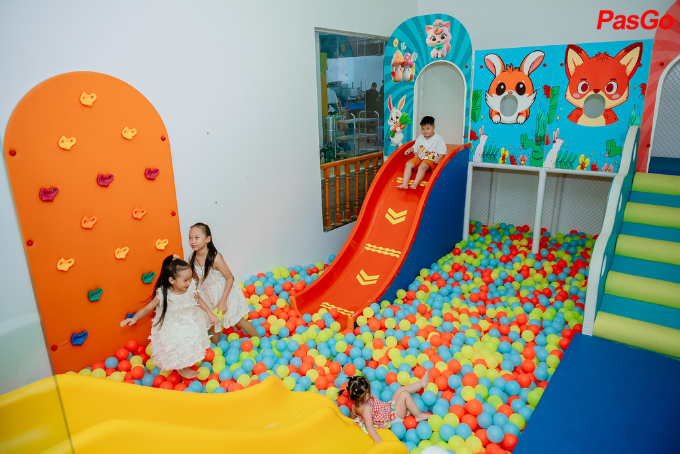 Khu vui chơi cho bé tại nhà hàng Royal Buffet Lương Định Của 