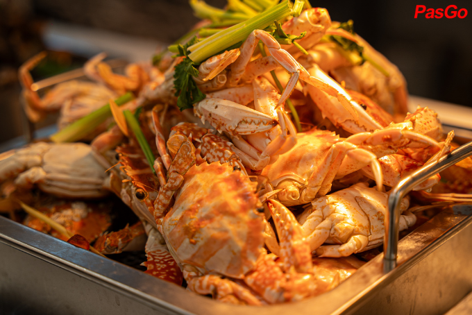 Ghẹ hấp tại Royal Buffet Lương Định Của