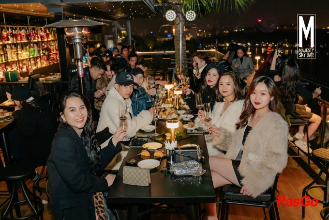 Majesty Skybar - Cầu Gỗ-3