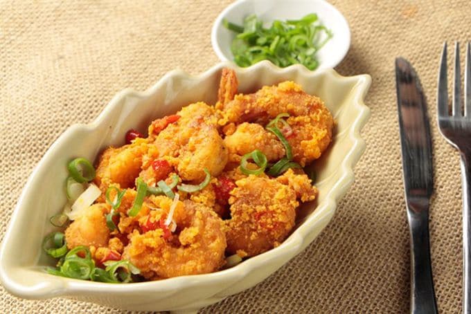 hoàn thành cách làm tôm rang trứng muối