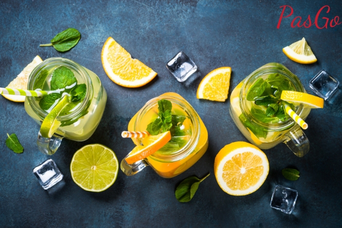 Cho trẻ uống nước chanh để cải thiện chứng táo bón