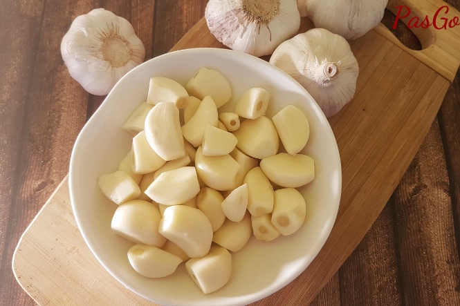 Thêm tỏi vào khi chế biến món ăn để phục hổi các tổn thương tại gan và loại bỏ độc tố