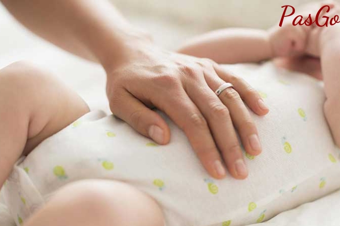 Mát xa bụng giúp đường ruột của trẻ hoạt động tốt hơn