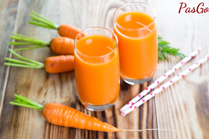 Trước khi ngủ nên uống gì để đẹp da: Uống nước cà rốt