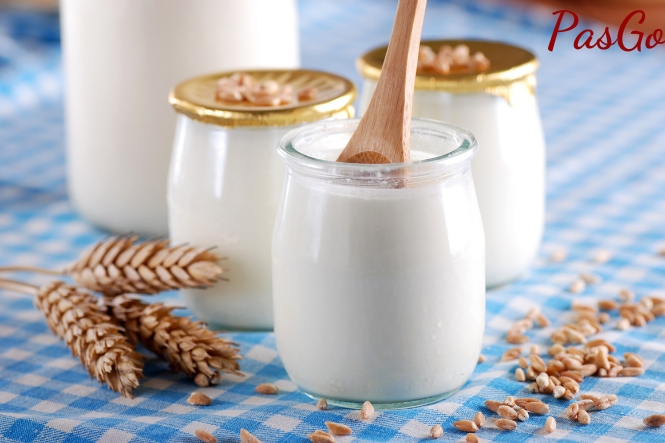 Cho trẻ ăn 1 hũ sữa chua mỗi ngày để tăng cường đề kháng