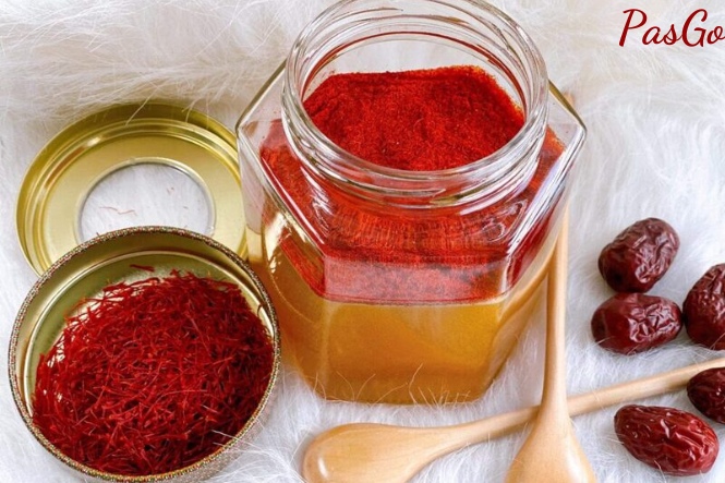 Pha saffron cùng với mật ong để tăng cường hiệu quả cải thiện sức khỏe