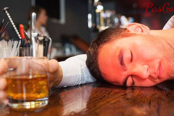 Những người bị đỏ mặt khi uống bia rượu là do cơ thể không xử lý được hết lượng cồn