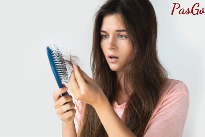 Thiếu vitamin B7 gây bệnh gì: Khiến tóc yếu và dễ gãy rụng