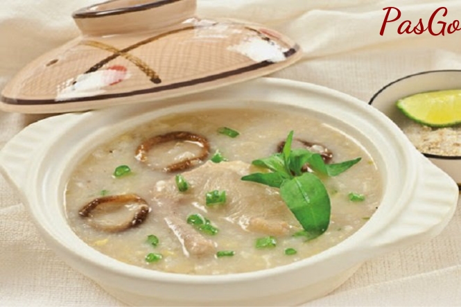 Thực đơn cho trẻ mầm non trong 1 tuần: Cháo thịt gà nấm rơm