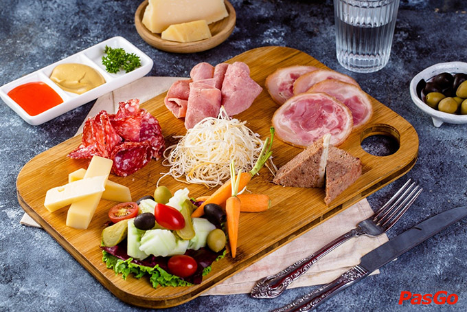 Nhà hàng Olearys Bà Triệu 5