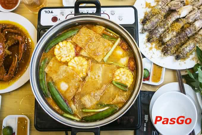 Hải sản tomato 82 Lê Văn Hưu 10