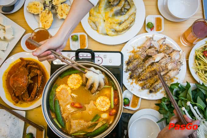 Hải sản tomato 82 Lê Văn Hưu 9