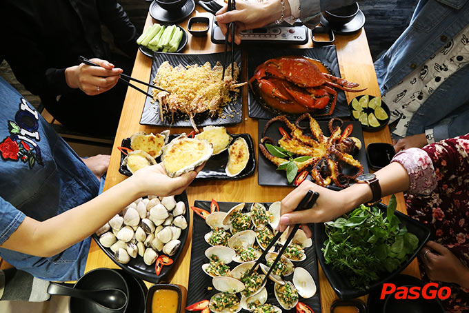 Hải sản tomato 82 Lê Văn Hưu 17