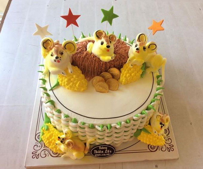 Bánh kem sinh nhật tạo hình con chuột tuổi tý và bánh nhỏ mạ vàng sang  trọng | Bánh Kem Ngộ Nghĩnh