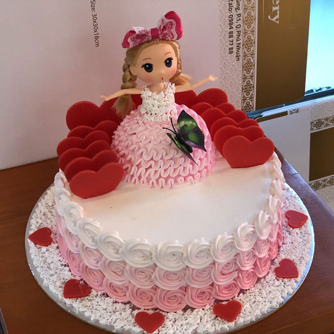 Làm cho ngày sinh nhật của bé gái của bạn trở nên đặc biệt hơn với một mẫu bánh sinh nhật đẹp độc đáo! Không chỉ đẹp mắt, chiếc bánh này còn cho thấy sự yêu thương và sự chăm sóc của bạn dành cho bé.