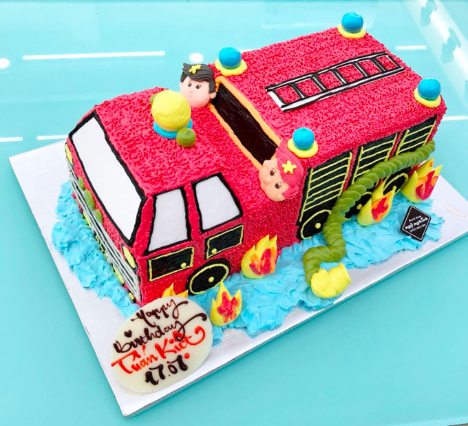 Bánh sinh nhật tạo hình 3d xe ô tô màu xanh đẹp độc đáo tặng bé trai | Bánh  Kem Ngộ Nghĩnh
