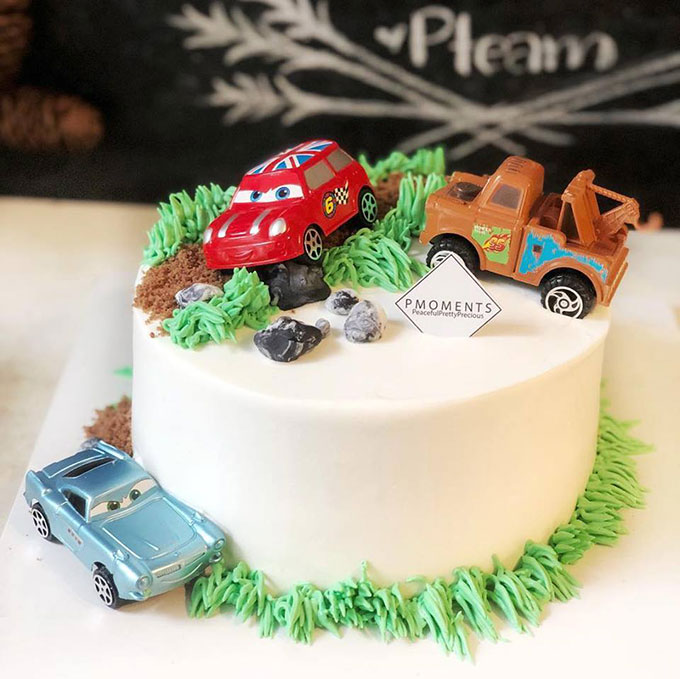 Bánh kem sinh nhật xe hơi bé trai fondant | vuatrangtri.vn