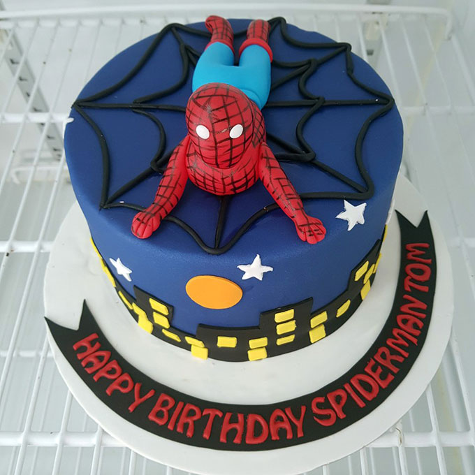 bánh sinh nhật siêu nhân cho be trai