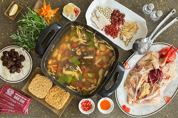 nhà hàng hải sản bảo chi hoàng đạo thúy 21