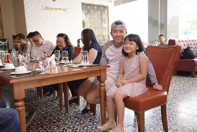 nhà hàng hải sản bảo chi hoàng đạo thúy 23