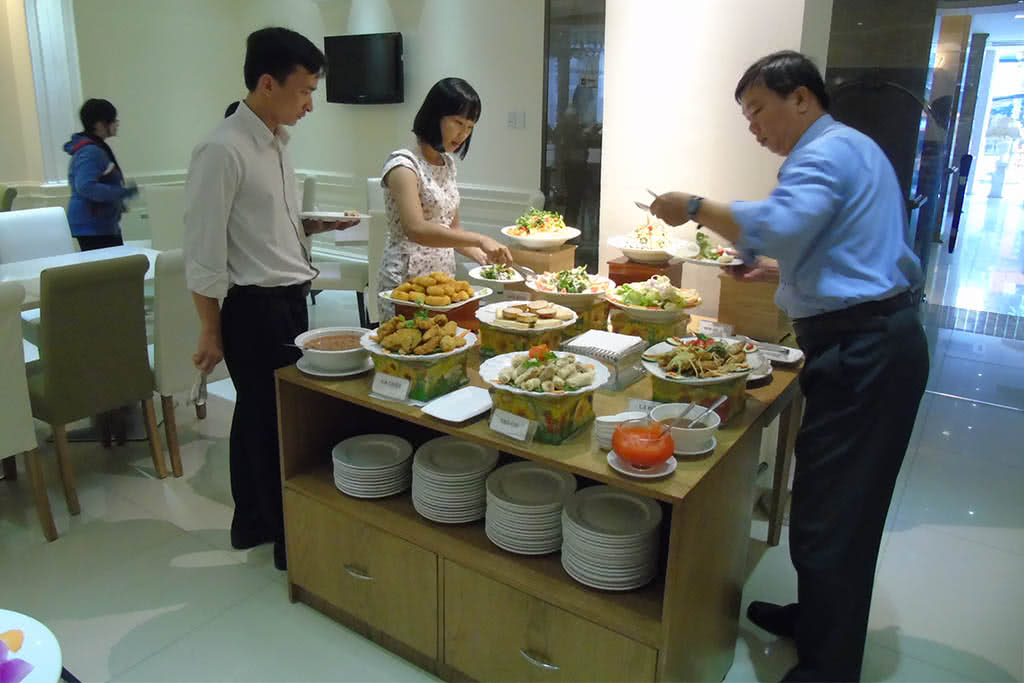 Buffet trưa Blue Diamond Thủ Khoa Huân 2