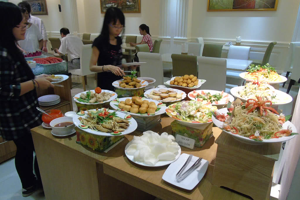Buffet trưa Blue Diamond Thủ Khoa Huân 10