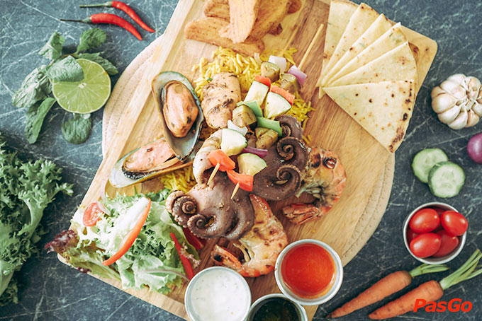 Nhà hàng Oia Castle - Bistro Cafe Tôn Thất Đạm 2