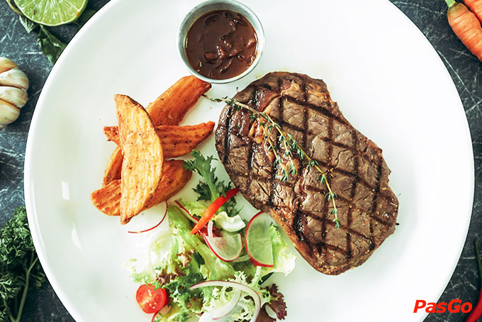 Nhà hàng Oia Castle - Bistro Cafe Tôn Thất Đạm 3