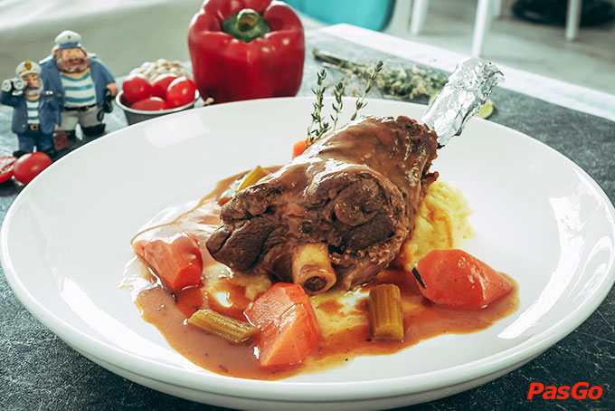Nhà hàng Oia Castle - Bistro Cafe Tôn Thất Đạm 4