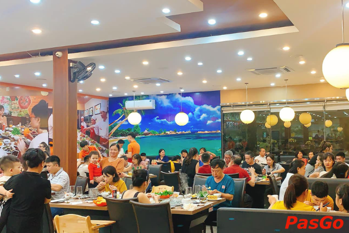 Nhà hàng buffet lẩu nướng Thái Nguyên Thành Công BBQ đông khách, không khí sôi động.