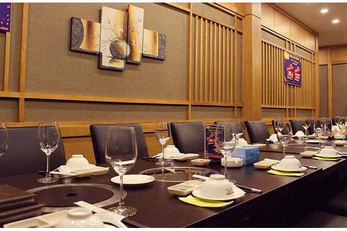 Không gian phòng VIP riêng tư nhà hàng chen giảng võ