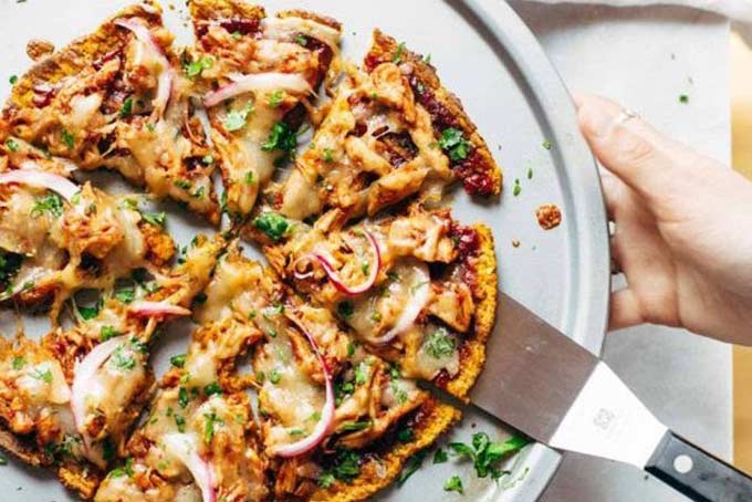 làm đế pizza từ bột yến mạch giúp thực đơn giảm cân của bạn phong phú hơn